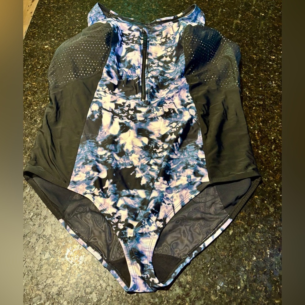 ⛱️LIVI Active 1 Piece Racerback 1/2 Zip Swimsuit Watercolor Black Size 28 Plus⛱️